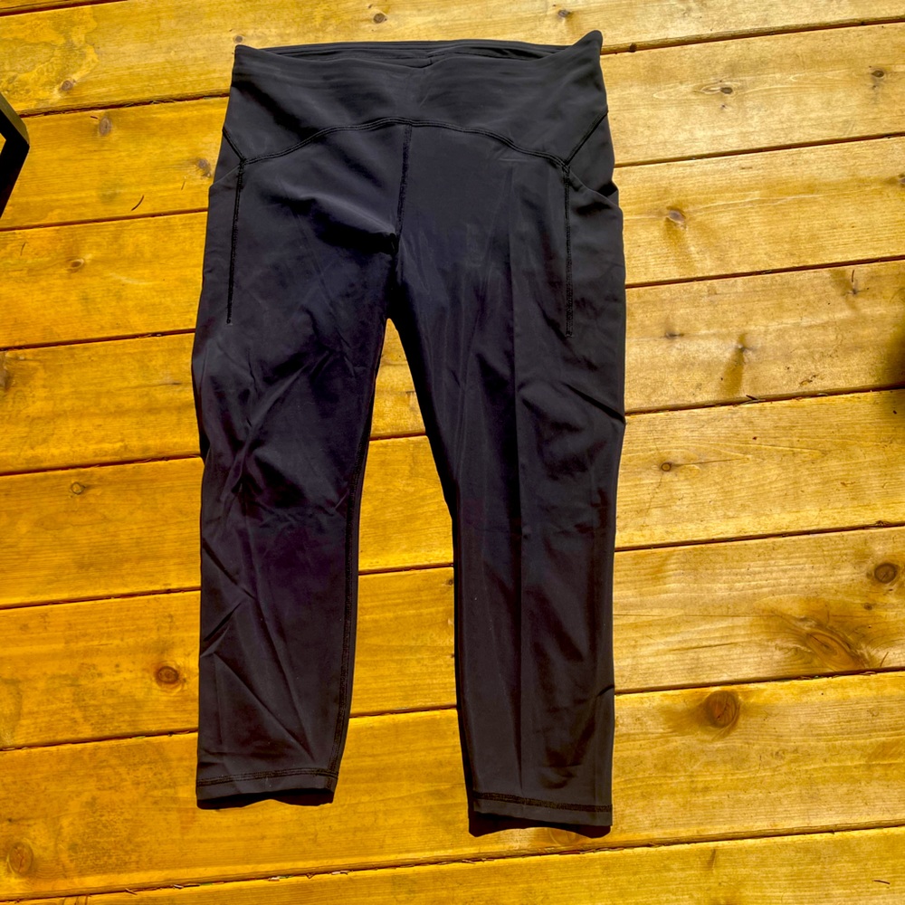 Lululemon 25” high rise pants with pockets